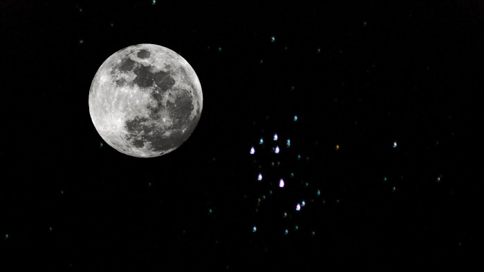 Látványos együttállást jön szombat éjszaka