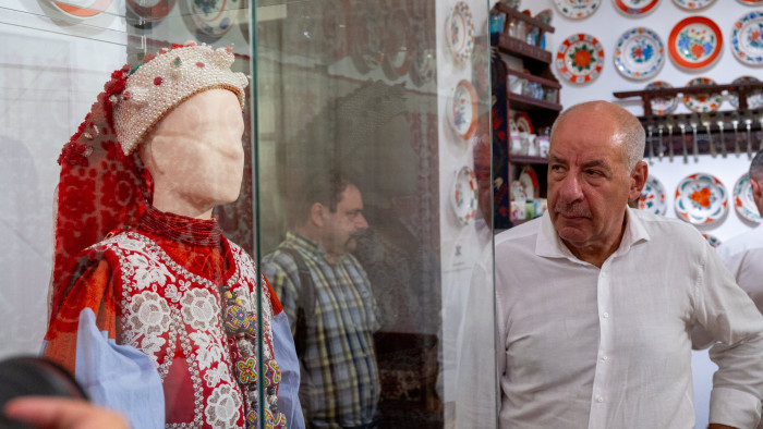 Az erdélyi Versailles-t nézte meg elsőként Sulyok Tamás