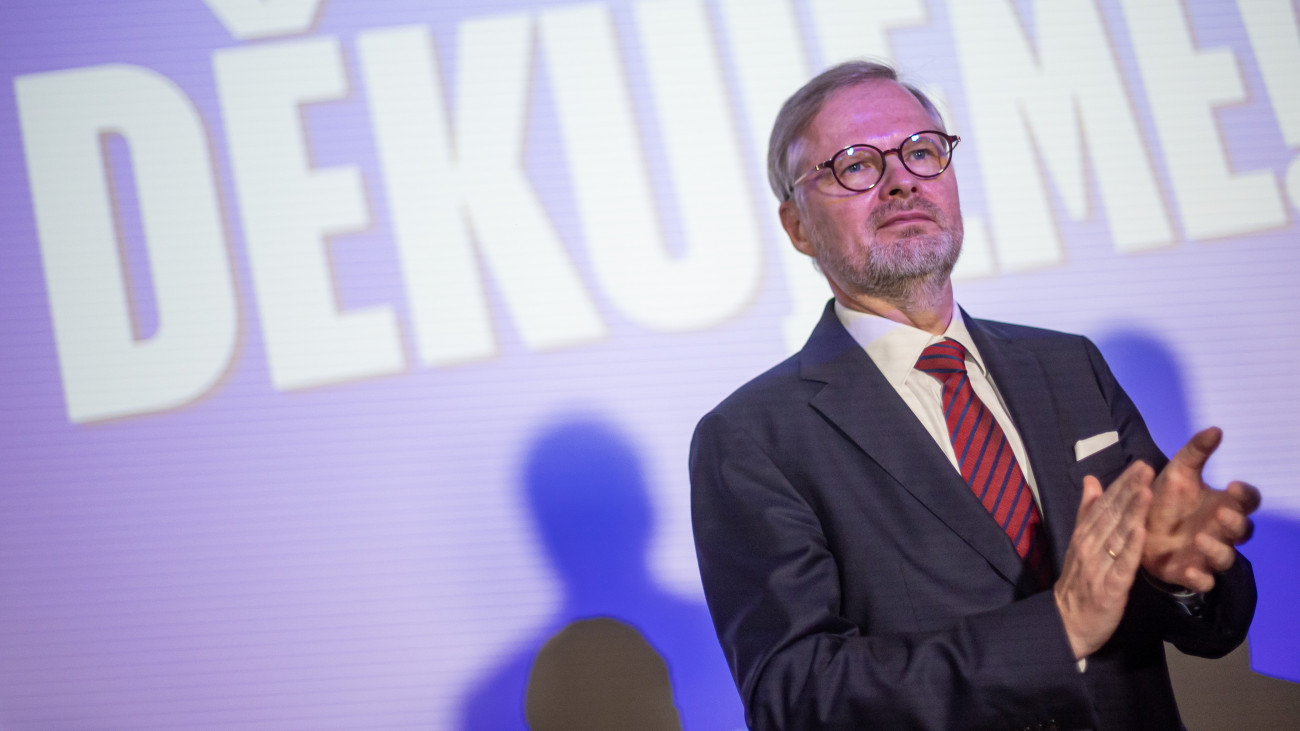 Petr Fiala cseh miniszterelnök, a Polgári Demokratikus Párt és az Együtt (Spolu) koalíció vezetője a koalíció prágai eredményváróján az európai parlamenti választások estéjén, 2024. június 9-én.