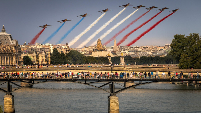 Francia gumicsont, avagy valóban érdemes csökkenteni a munkaszüneti napok számát?