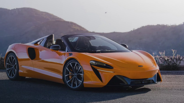 Luxus sportkocsit nyert a nagymama, és rögtön száguldozott is vele