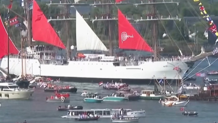 Pazar felvonulás: 800 vitorlás és több ezer más hajó egy helyen – videó