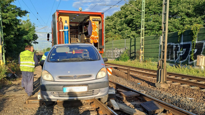 Hatalmas pofátlanság miatt kellett satufékeznie a vonatnak, feljelentés lett belőle – fotó