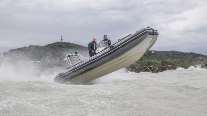 A Balatonból 19 embert mentettek ki a rendőrök