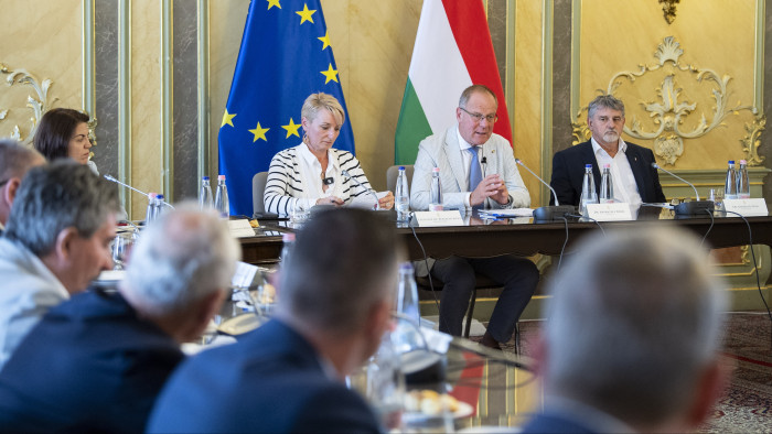 Navracsics Tibor: ez nem a pártpolitika területe