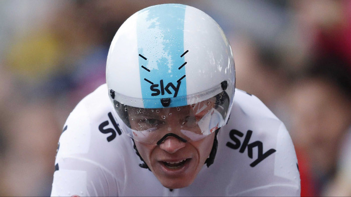 Edzés közben elütötték, mentőhelikopter érkezett a sportlegendáért