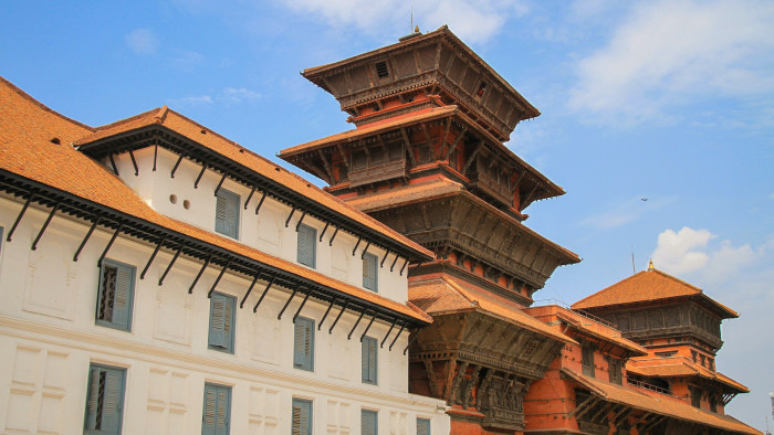 Bíróság mondta ki: nem kell ruhát viselniük bizonyos hindu szent embereknek a templomban