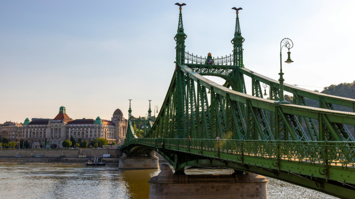 Hatalmas botrány, amit a Szabadság híd alatt vett videóra valaki