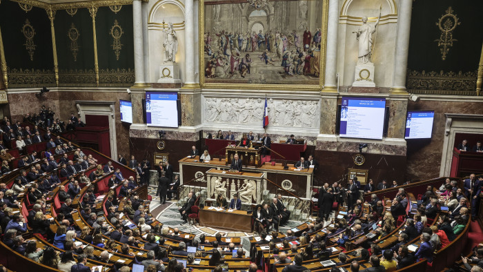 Sürgősen előre hozott választás jöhet Franciaországban – ezt a két forgatókönyvet valószínűsíti a szakértő