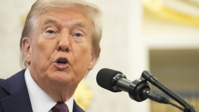 „Izrael várja a Béke Elnökét” – Trump beszédet mond a parlamentben