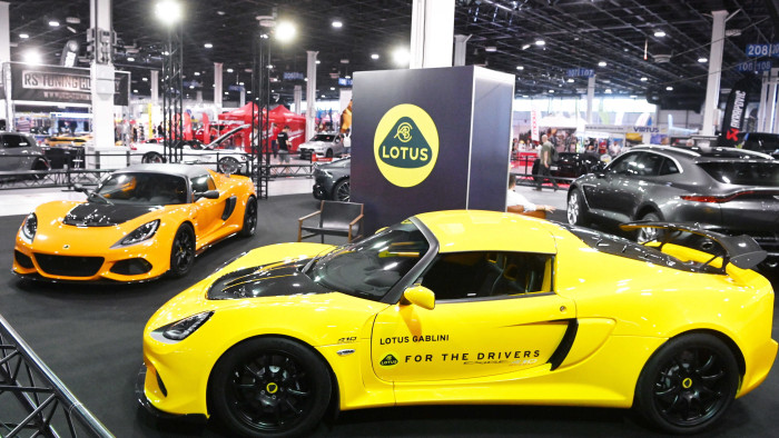 Nagy a baj a neves autógyárnál, a dolgozók felét elküldik a központból