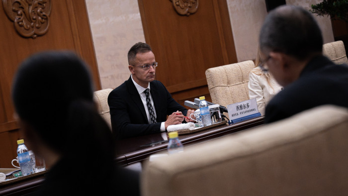 Kína gesztust tett a magyaroknak, de mi is komoly könnyítést hosszabbítunk meg