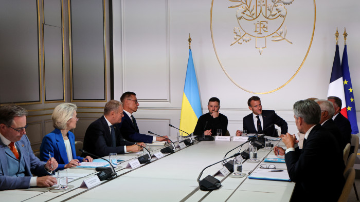 Demkó Attila Macron tervéről: az európai haderők le vannak kötve, nem képesek garantálni Ukrajna biztonságát