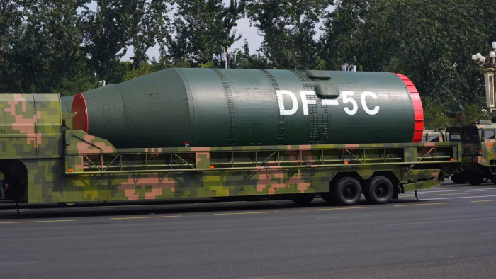 Olyan rakétát mutatott Kína, amivel atomcsapást mérhet a Föld bármely pontjára