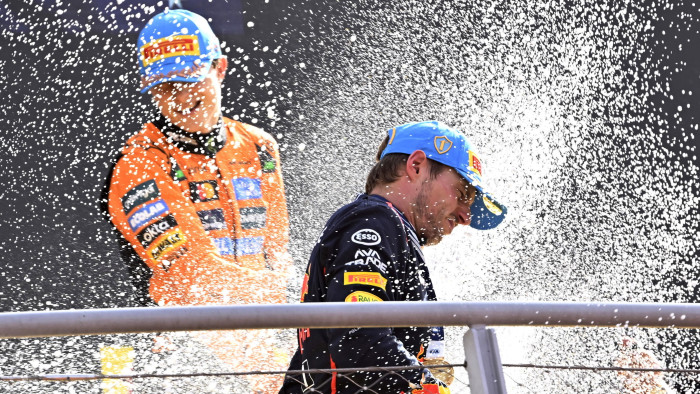 Verstappen megmutatta, milyen a dolce vita az F1-ben – sajtóvisszhang