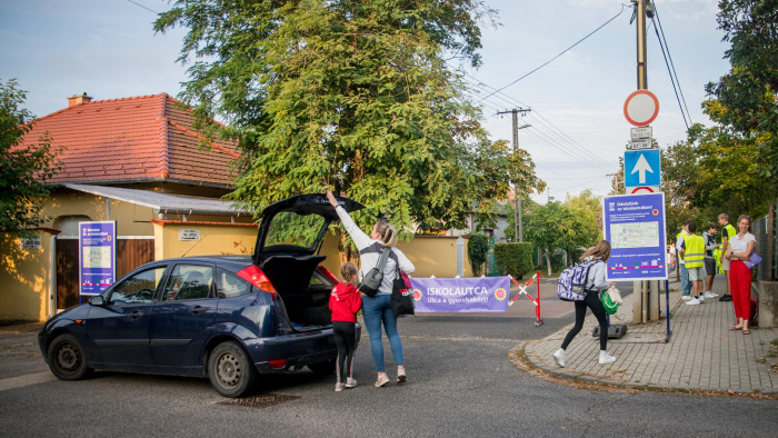 Meglepetés érheti az autósokat két budapesti iskola környékén