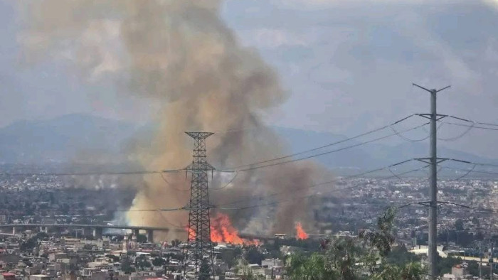 Felrobbant egy tartálykocsi, hárman meghaltak, hetvenen megsérültek Mexikóvárosnál