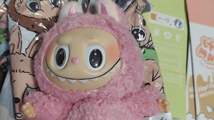 Több ezer hamisított Labubu-figurát foglaltak le