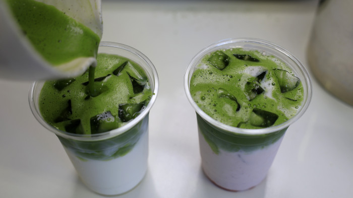 Hajhullást is okozhat? – egymásnak estek a szakértők a matcha miatt