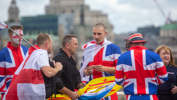 Nagyon elegük van a briteknek, milliós jobboldali tüntetés Londonban - itt vannak a képek