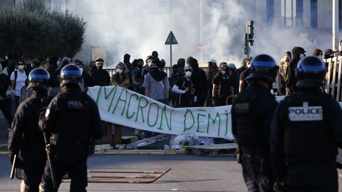 Azonnal meghátrált az új francia kormány