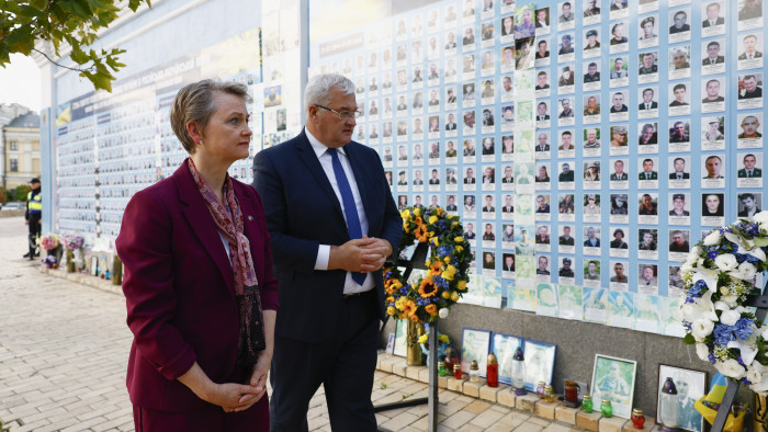 A britek még keményebbek lennének az oroszokkal szemben