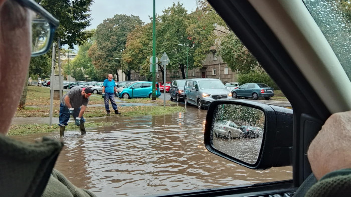 Özönvíz zúdult Dunaújvárosra, döbbenetes videók készültek