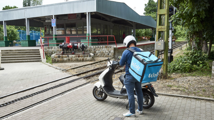 Komoly gond volt az étel- és italkiszállítással, a Wolt jogsértései miatt lépett a magyar hatóság