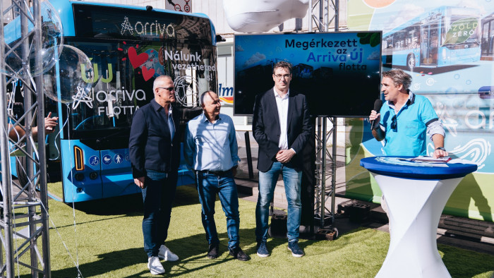 Bemutatkoztak Budapest új buszai