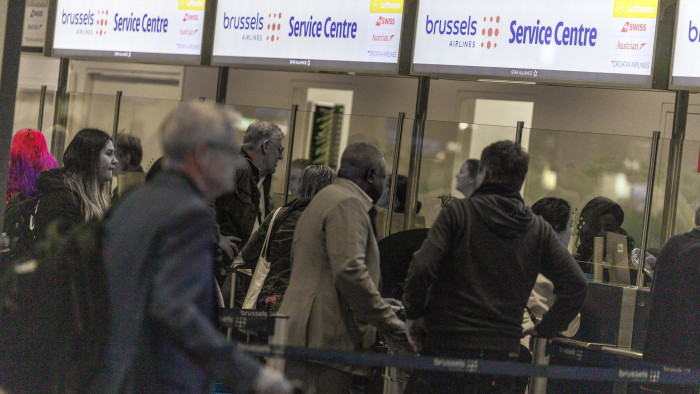 Ez áll az európai repterek elleni támadás mögött – egyelőre marad a toll és papír