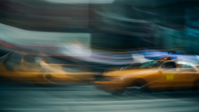 Két pofon után feküdtek a nők a taxis előtt