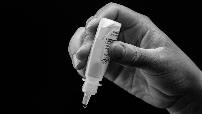 Véget ért a szemüvegek kora, és leváltja a szuperszemcsepp?