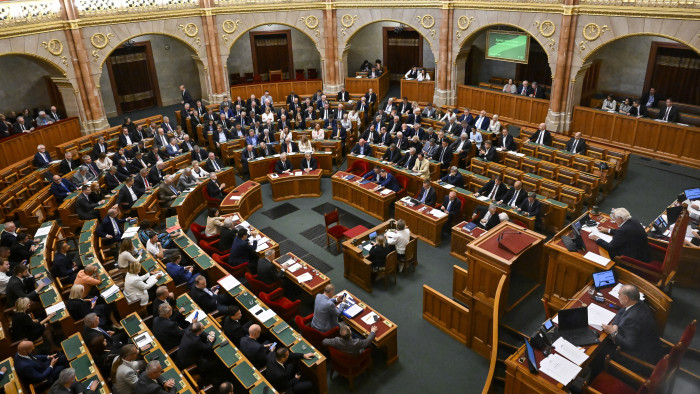 Ruszin-Szendi Romulusz miatt döntés várható - Új szakasz jön a parlament életében