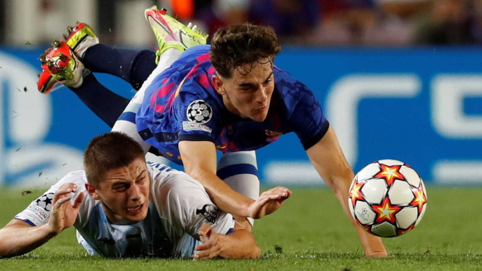 Rájár a rúd a Barcelona középpályására