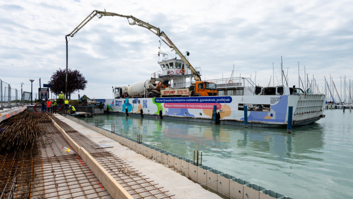 Különleges bevetés a Balatonon – képek