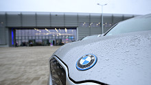 Robbanószerkezetet kapott az orosz BMW