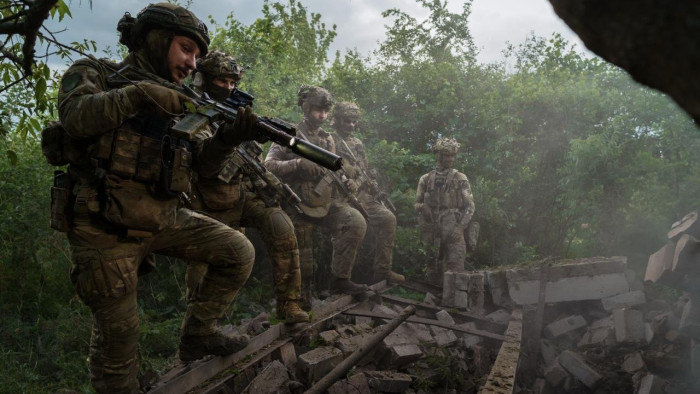 Ádáz csata dúl Pokrovszknál - videó