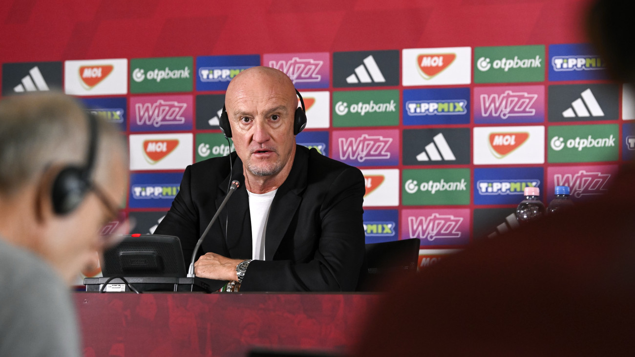 Marco Rossi szövetségi kapitány az októberben sorra kerülő, örmények és portugálok elleni világbajnoki selejtezőkre készülő magyar labdarúgó-válogatott keretének kihirdetésén a telki edzőközpontban 2025. szeptember 30-án.