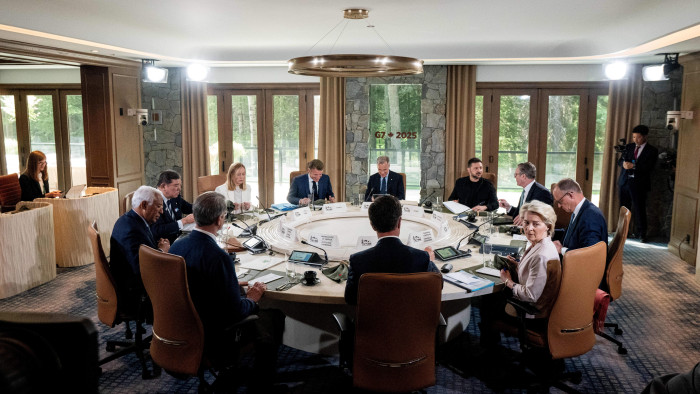 Az orosz olajvásárlást növelő országokat szankcionálhatják a G7-ek