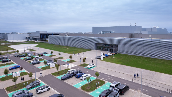 Elemző: tartós lejtmenetben a hazai ipar