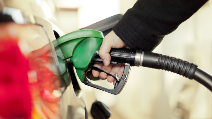 Benzinválság alakul Szerbiában az amerikai szankciók miatt, leáll a finomító