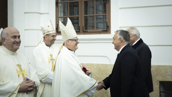 Orbán Viktor: az egyházaink ellen agitáló félbolondok ismét feltünedeztek