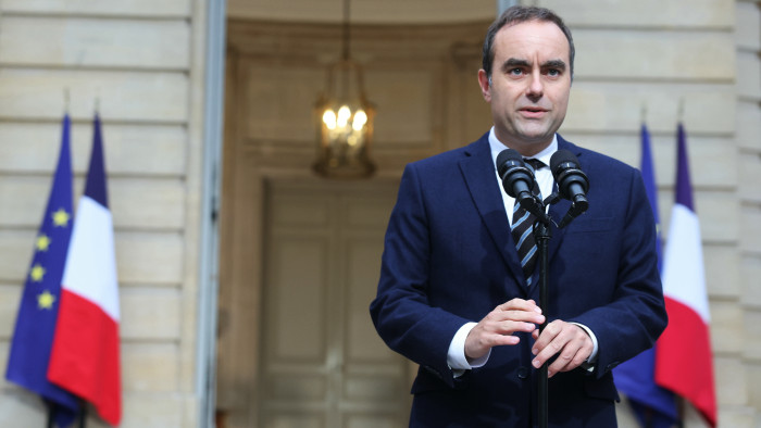 Éleződik a politikai válság Franciaországban: 404 „nem” mellett csak egyetlen igen voksot kapott az új költségvetés