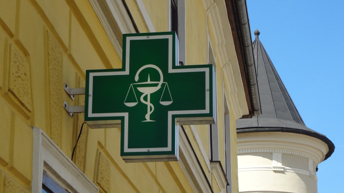 Meg akarta ölni a gyógyszerészt a reklamáló vevő - képek