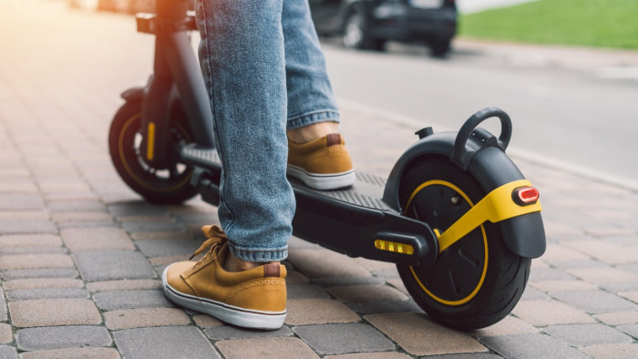 Itt a megoldás? – szakértők utánajártak, hogyan lehetne hatékonyan megelőzni a rolleres baleseteket