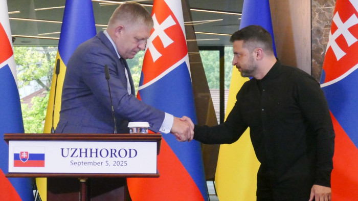 180 fokos fordulat: a Fico-kormány fontos katonai eszközökkel segíti az ukrán hadsereget