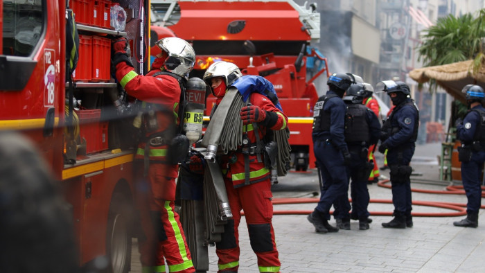 A francia miniszterelnök rezidenciája közelében hallatszottak robbanások Párizsban