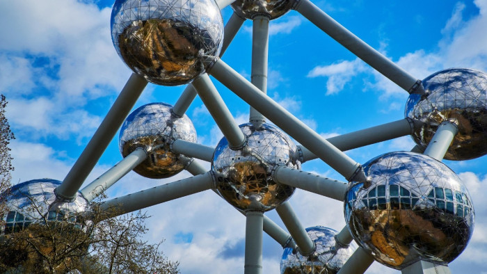 Brüsszel kapni fog egy hatalmas gyomrost