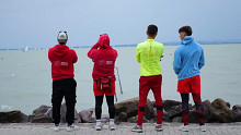 A Balatonban hatalmas tömeg kereste az eltűnt kisfút