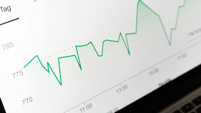 Elemző: nem volt oka a leminősítésre az S&P-nek, de ez nem jelenti azt, hogy hátra lehet dőlni